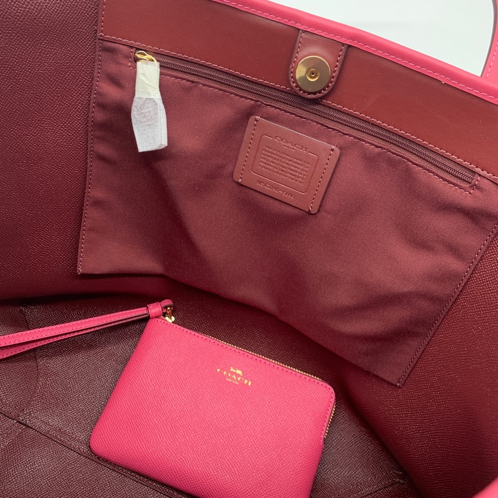 Coach City Tote And Wristlet Set - Picture 12 of 13